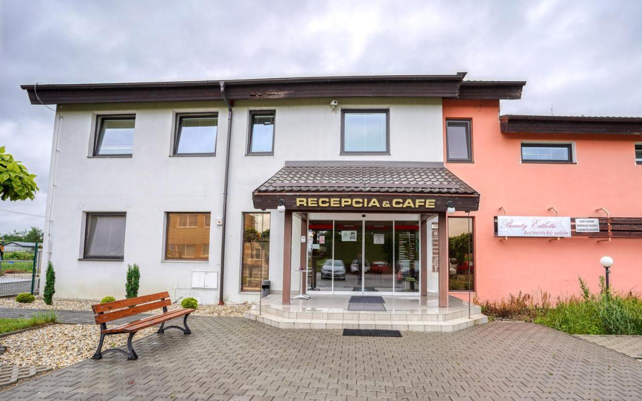 Hotel Dynamic Nová Dubnica Eksteriør billede