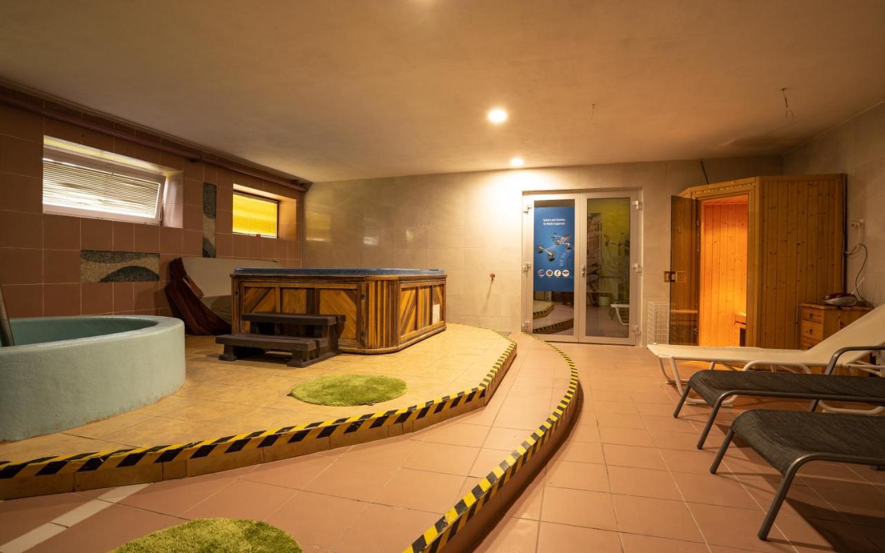 Hotel Dynamic Nová Dubnica Eksteriør billede