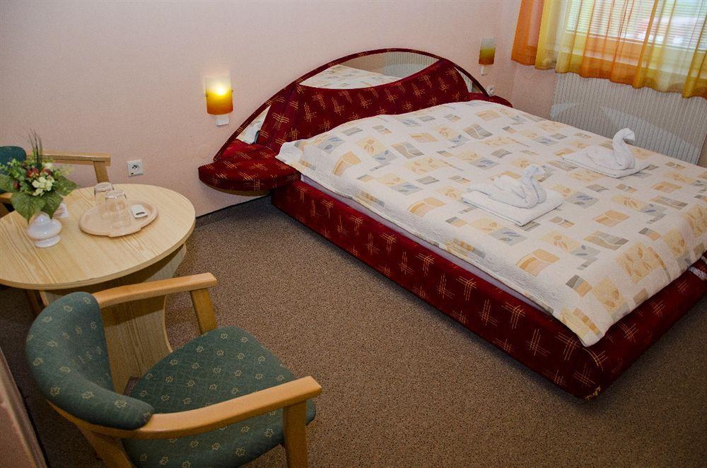 Hotel Dynamic Nová Dubnica Eksteriør billede
