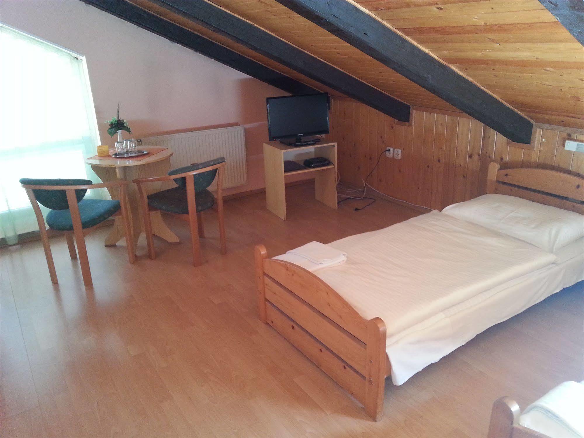 Hotel Dynamic Nová Dubnica Eksteriør billede